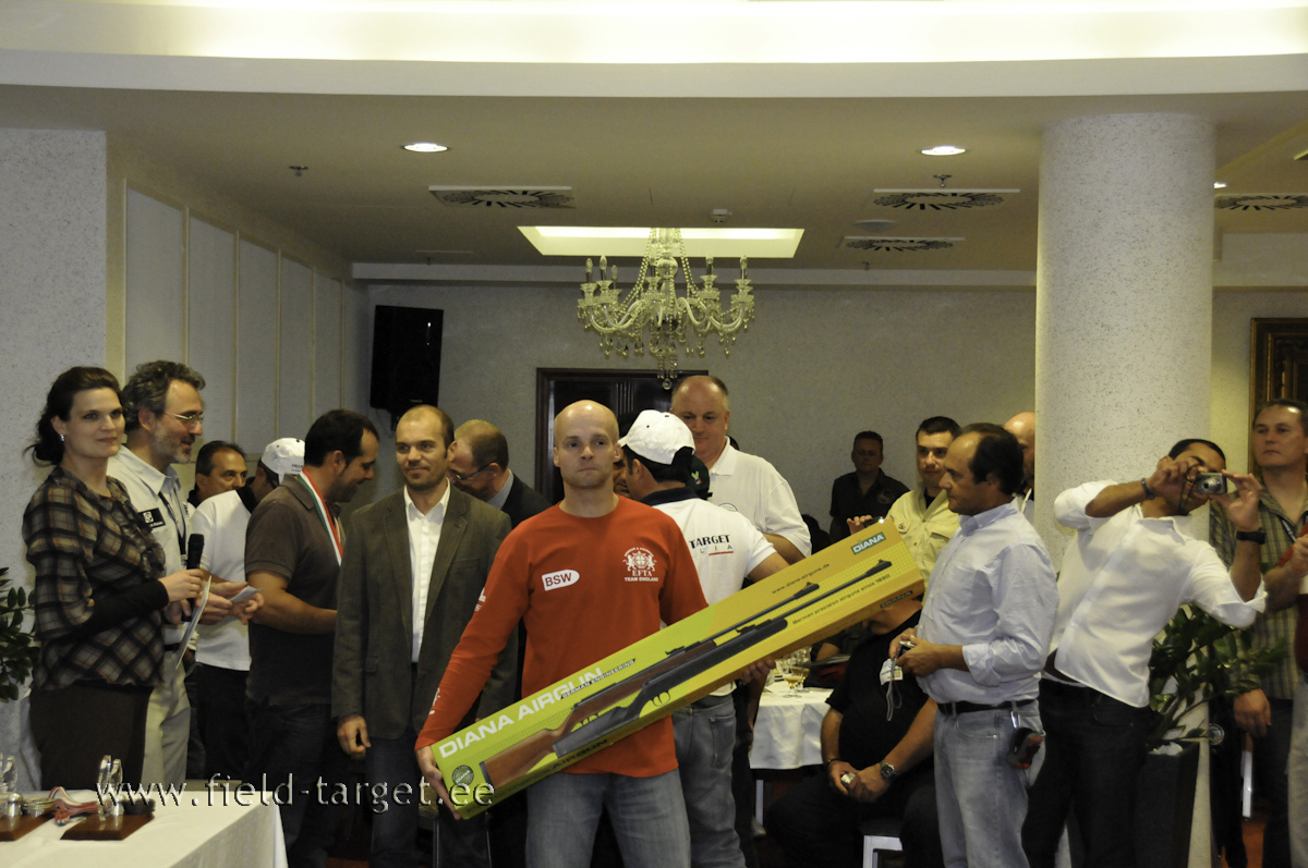 Vedrupüsside maailmameistrit Paul James auhinnati ka Diana Field Target mudeliga